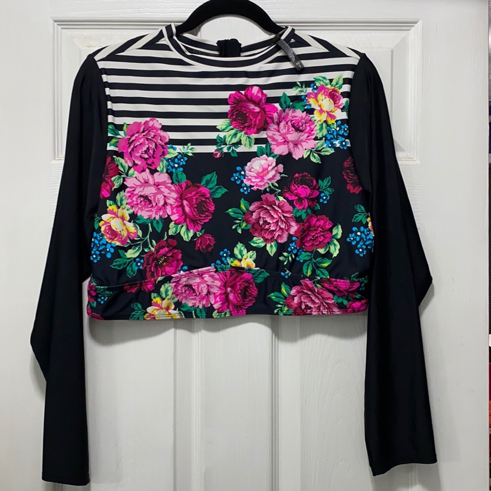 Size 2 Torrid Rash Guard. SMOKE FREE HOME!
